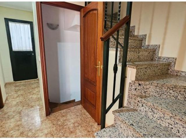 D. Magnífica Casa en Cañero: Amplitud Excepcional y Lista para Habitar