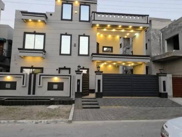 D block next to corner ideal location lahore raiwind road id 101952