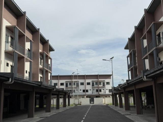 D Everglades Ph 1 Townhouse Upper Unit For Sale