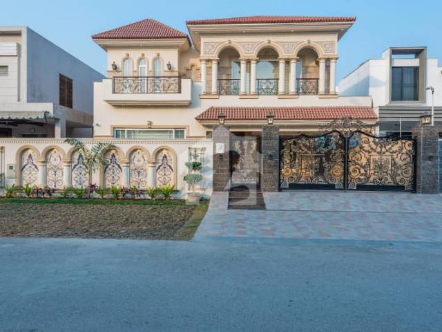 D H A Lahore 1 Kanal Brand New Faisal Rasool Design House Fully Basement With 100% Original Pics Available For Sale