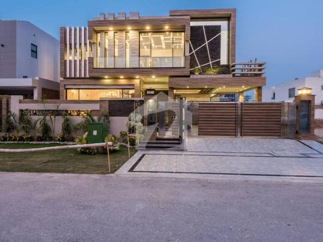 D H A Lahore 1 Kanal Brand New Mazhar Munir Design House With 100% Original Pics Available For Rent