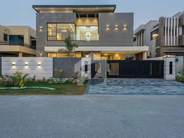 D H A Lahore 1 Kanal Brand New Mazhar Munir Design House With 100% Original Pics Available For Rent