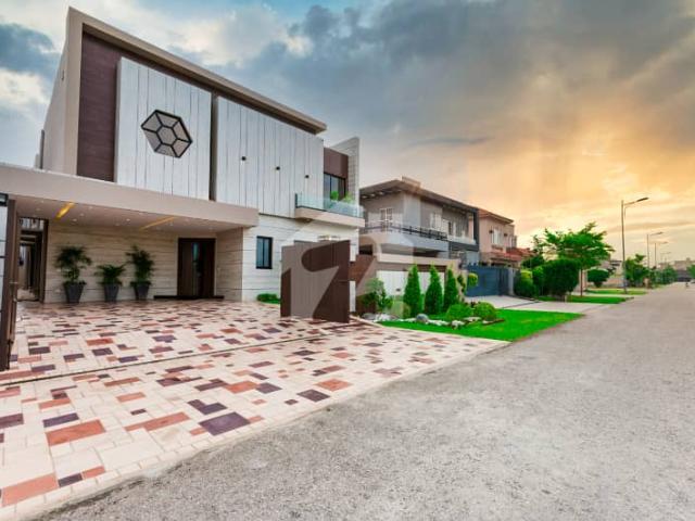 D H A Lahore 1 Kanal Brand New Mazhar Munir Design House With 100% Original Pics Available For Rent