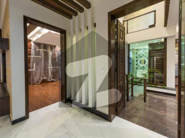 D H A Lahore 1 Kanal Brand New Mazhar Munir Design House With 100% Original Pics Available For Rent DHA Phase 8