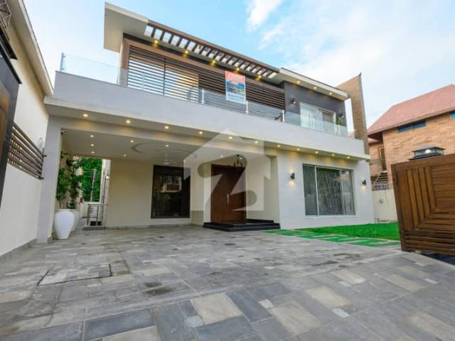D H A Lahore 1 Kanal Brand New Mazhar Munir Design House Fully Furnished With 100% Original Pics Available For Rent