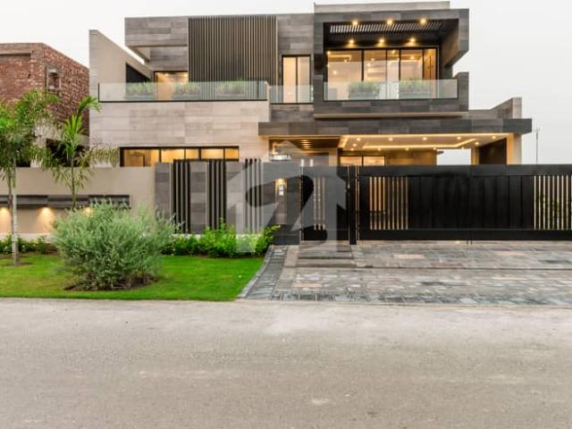 D H A Lahore 1 Kanal Mazher Munir Design House With 100% Original Pics Available For Sale