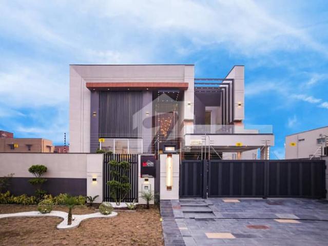 D H A Lahore 1 Kanal Owner Build Design House With 100% Original Pics Available For Rent