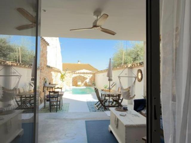 D. ¡ PRECIOSA CASA CON PISCINA SALADA CON VISTAS AL CASTILLO DE ALMODOVAR!