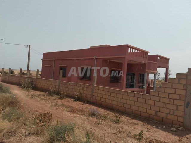 دار للبيع ملكية حرا تمن40م فيهاماء الكهرباءعلى طرق