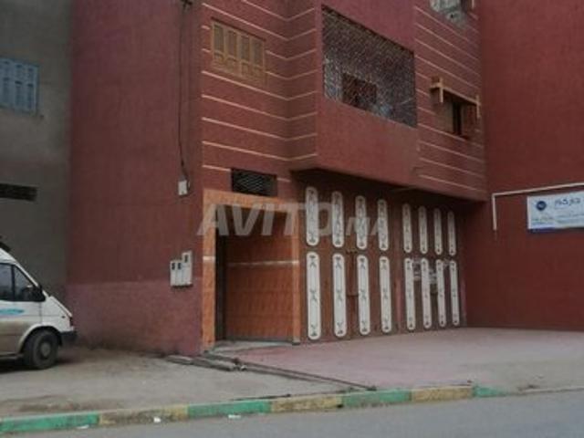 Maison commerciale avec deux façades sur la rue