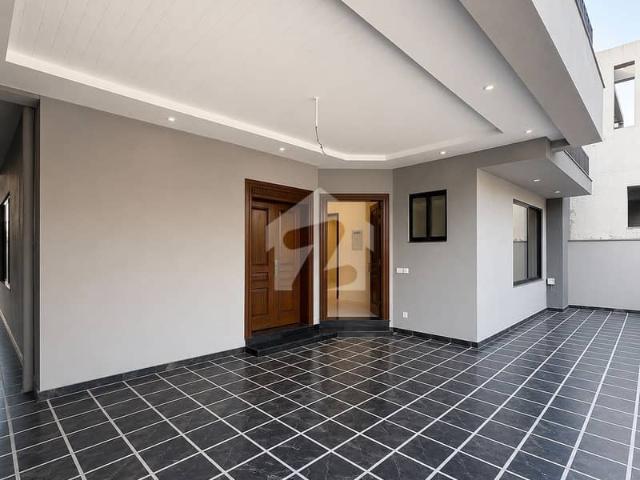 D 12/3 14 Marla House Up For Sale
