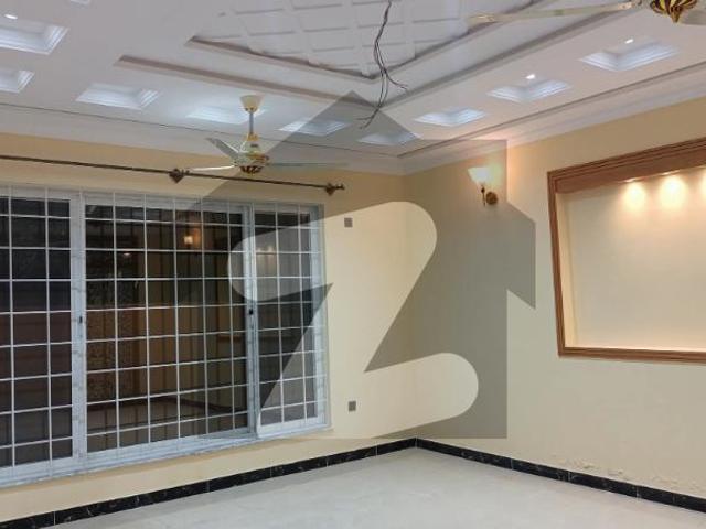 D 12/1 4 Marla House For Rent 4 Bed With Washroom Lounge 2 Kitchen Servant Parking Gas Electric D 12