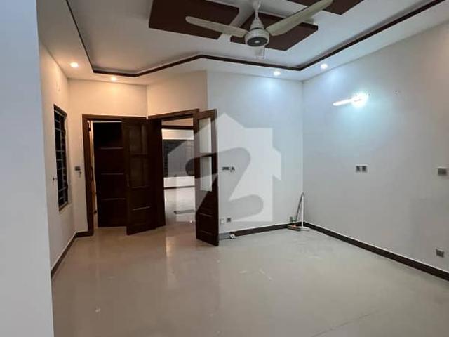 D 12/2 8Marla triple story House For Rent 6bed 6washroom Drawing Dining Tvl 2kichen servant Room Parking Gas Electric 5Marla extra land Rent 250k