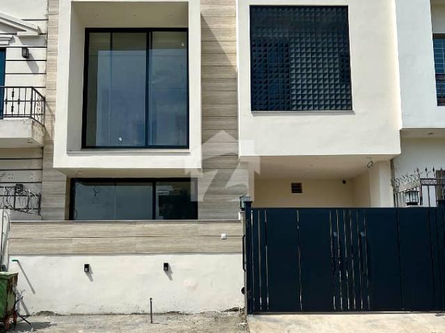 D 12/4 5.5 Marla the Luxurious House For Sale