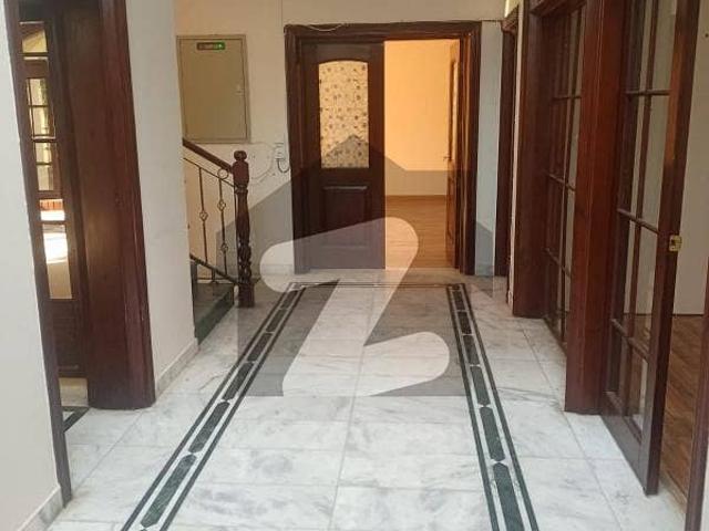 D 12 Out Class Location 1 Kanal 1 Unit Double Story Marble and Wooden Flooring House For Rent