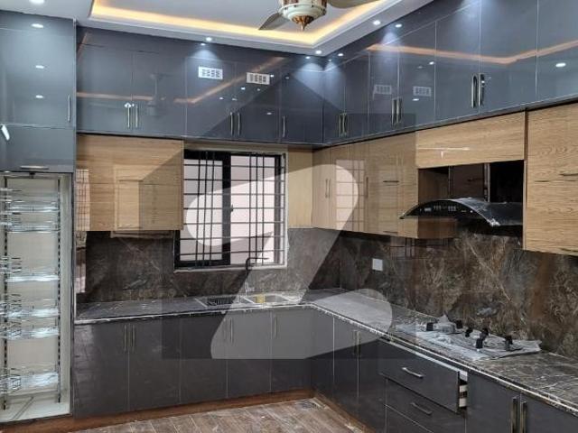 D 12 House Sized 3200 Square Feet Is Available D 12