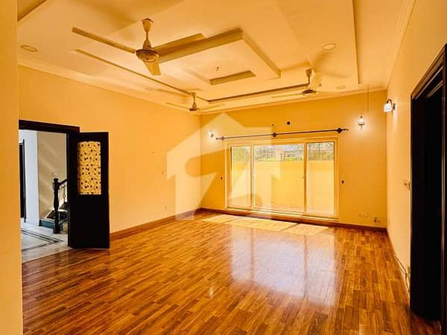 D 12 Islamabad 1 Kanal House For Rent 5 Bed With Washroom Drawing Room Dining Tv Lounge 2 Kitchen Servant Room Parking Gas Electric