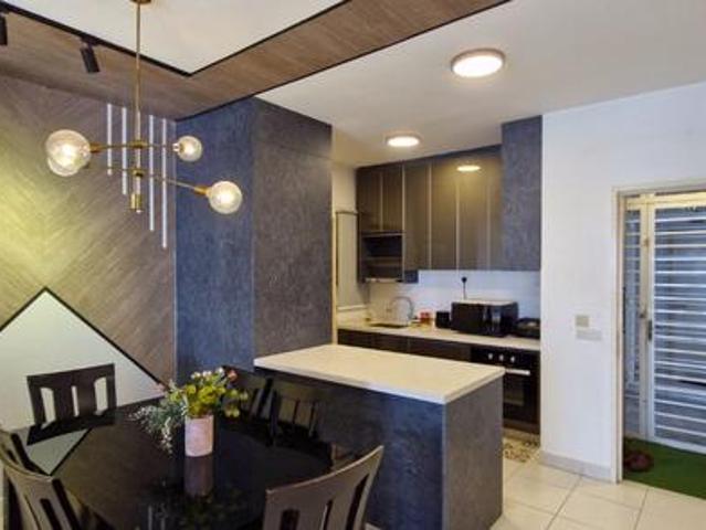 DCamellia Stylishly Renovated Condo