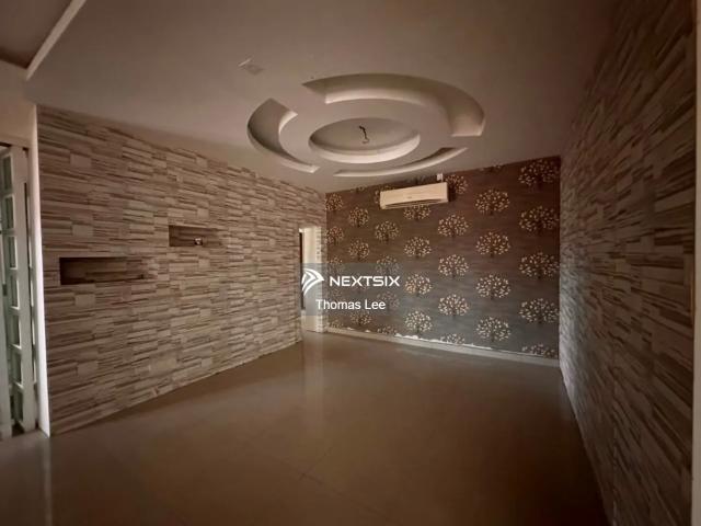 大学城和Mutiara Rini交界处Taman Skudai Indah Corner Cluster House 厨房Extend到完