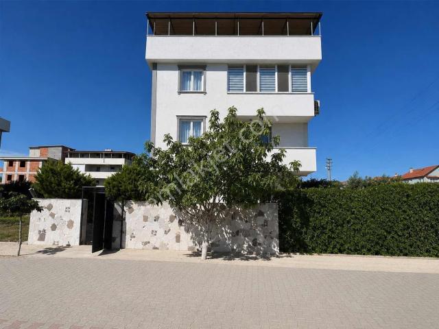 Dağlı Gayrimenkul'den|müstakil Bahçeli|2+1|kiralık|daire!