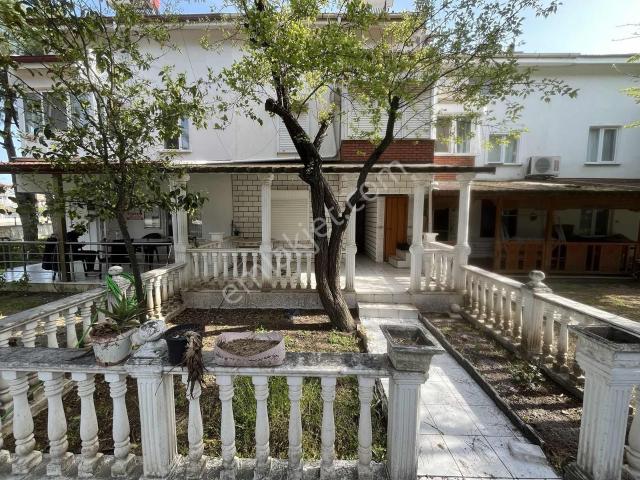 Dağlı Gayrimenkul'den Denize Sıfır Site İçi 3+1 Fırsat Villa