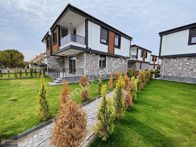 Dağlı !gayrimenkul'den Lüks Yapı Modern & Şık 3+1 Villa