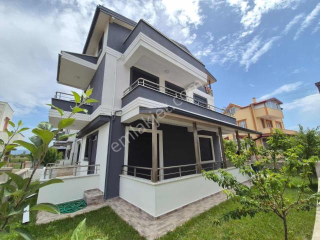 Dağlı gayrimenkul'den 4+1 Denize Yakın Modern Yapım Sıfır Villa