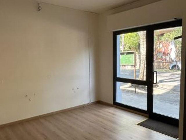 Da privato Modena zona via Guarini negozio/ufficio 18mq € 300
