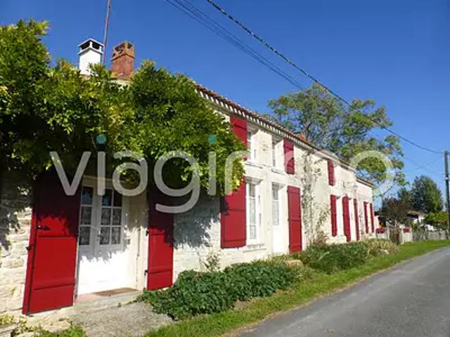 Damvix 85420 Achat / Vente maison 7 pièces t7 au dernier étage cave