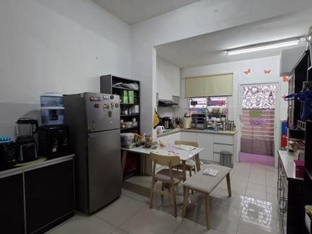 Damai Residence 4r4b Partially furnished Kota Kemuning