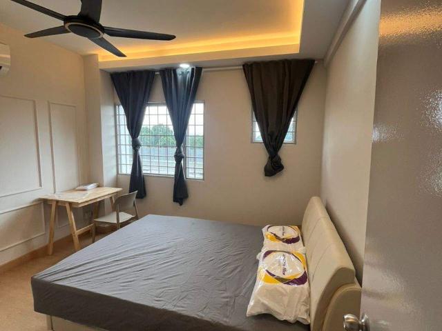 D'Aman Crimson. Master Room Built In Wardrobe. Ready Move In