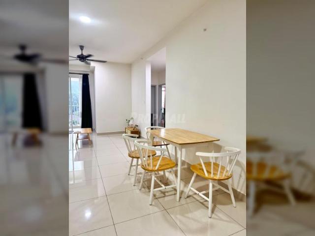DAMANSARA DAMAI: Walking Distance to MRT Damansara Damai & The Unit Comes With a Balcony
