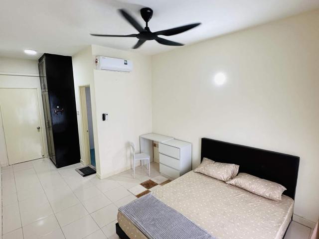 Damansara Perdana Female New Master Bedroom For Rent