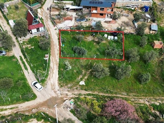 Damlacık Mahallesinde Etrafı Yerleşimli 305 m Satılık Arsa