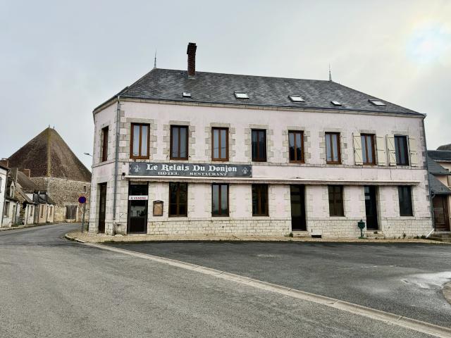 DAMMARIE EN PUISAYE Hôtel / Restaurant