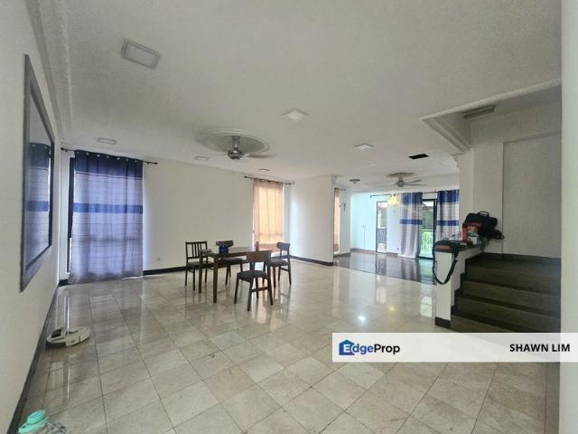 Danau Villa