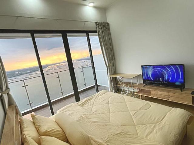 Danga Bay Full Seaview Master room with Balcony for Rent