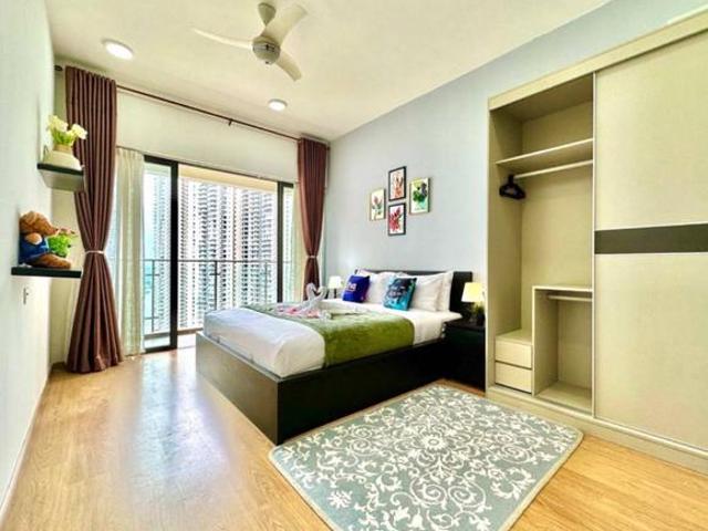 Danga Bay Point Laurel Lovell Royal Strand Laurel KingsBay Tropez Bora