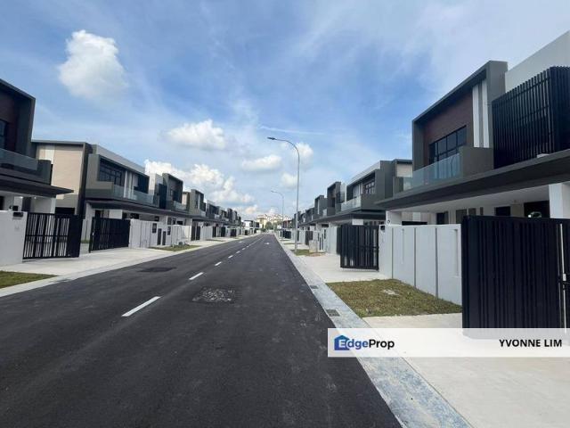 Danga Sutera, Sutera, Double Storey Semi D. Bare Unit, gng