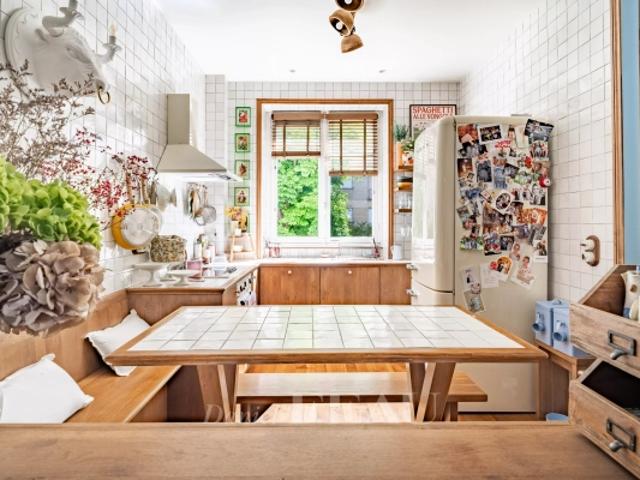 Daniel FEAU Neuilly / Bois de Boulogne Appartement rénové / Trois chambres possible quatre