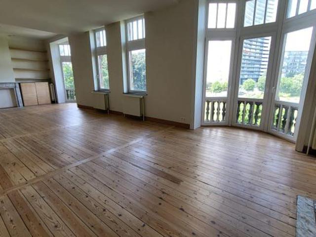 Dans magnifique immeuble 1900, bel appt 140 m² rénové 3 chs