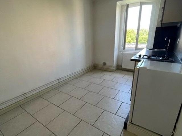 Dans belle maison, joli T1 entièrement rénové