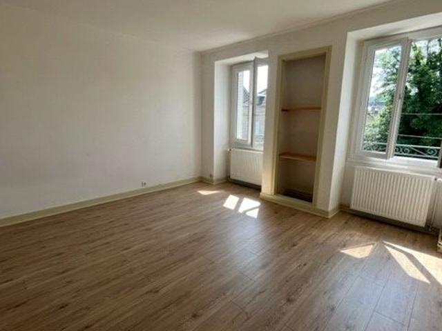 Dans belle maison, joli T1 entièrement rénové