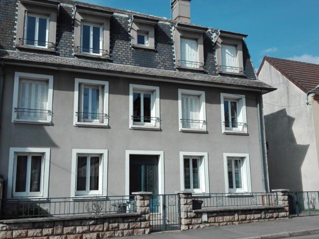 Dans belle maison, joli T1 entièrement rénové, Autun