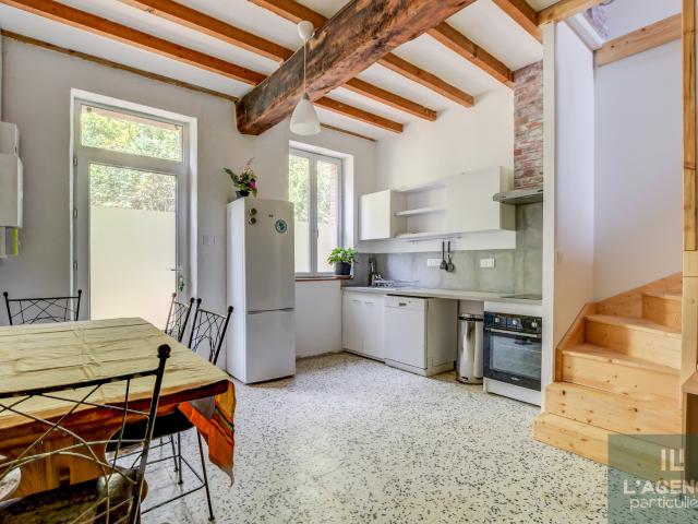 Dans corps de ferme, T4 duplex, bord de canal du midi