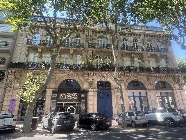 DANS HAUSSMANIEN AVEC ASCENSEUR