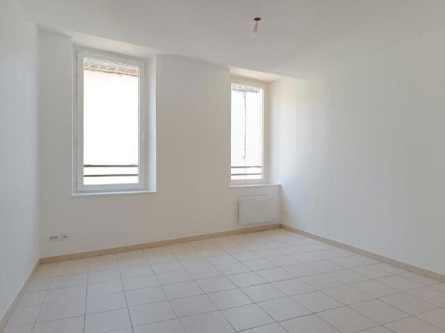 Dans immeuble calme et ensoleillé, beau T2 à louer !