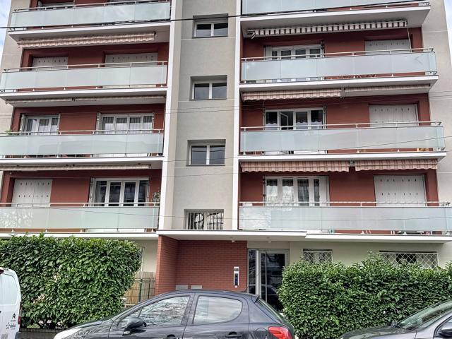 Dans immeuble rénové ! Appartement entièrement rénové