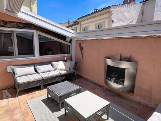 DANS LA PLUS BELLE RUE DU VIEUX CANNET MAISON DE VILLE 90M2 A.