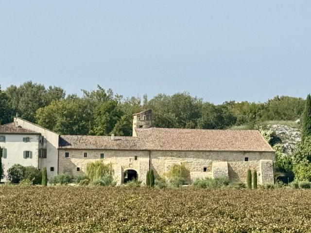 Dans la sérénité d’un environnement préservé, le domaine abr. 729m² Avignon